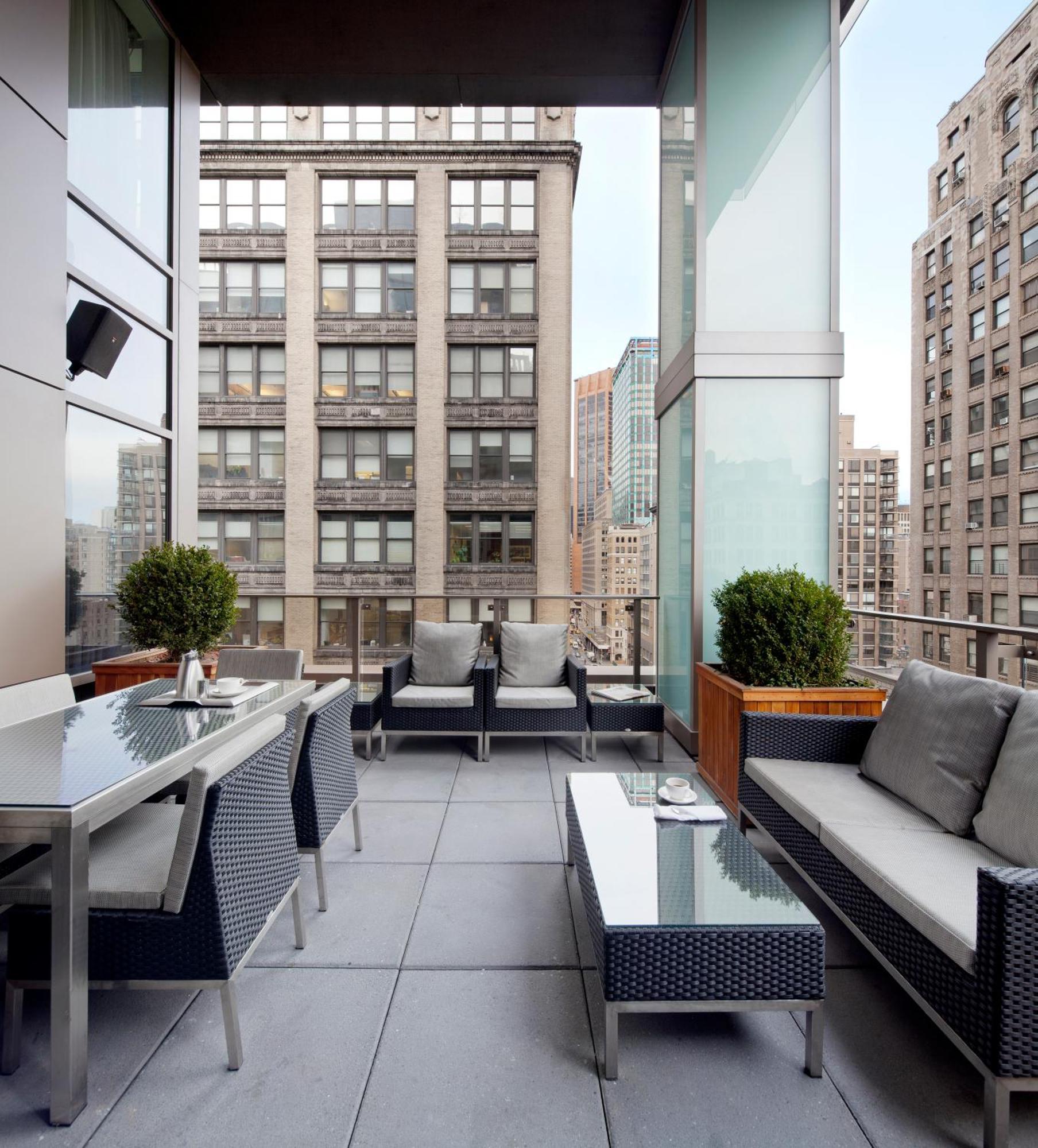 Hotel Royalton Park Avenue New York Exterior foto The terrace of a duplex penthouse