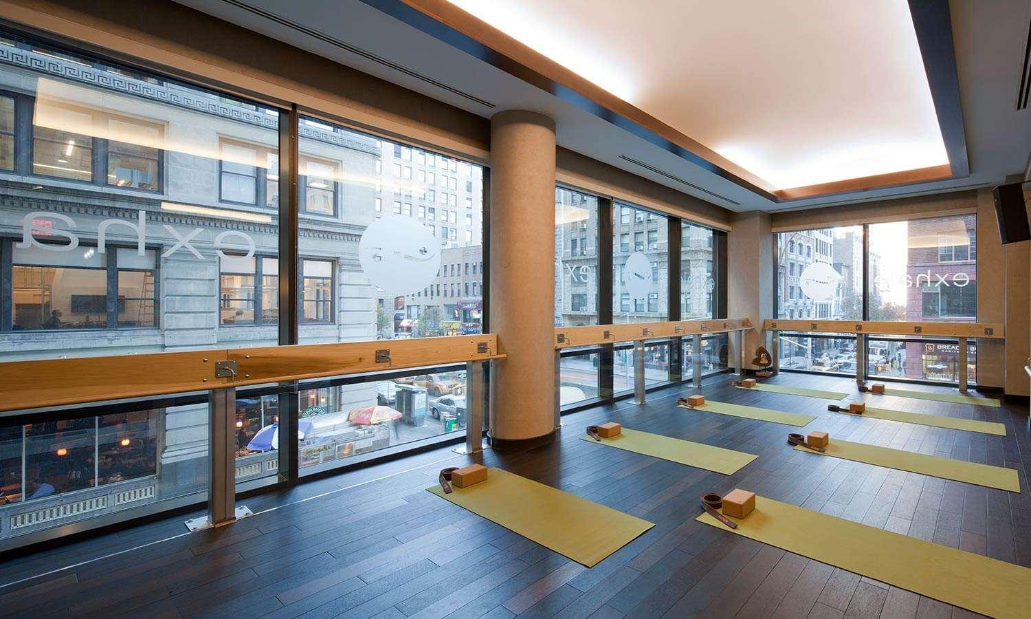 Hotel Royalton Park Avenue New York Exterior foto The yoga studio at the Virgin Hotel