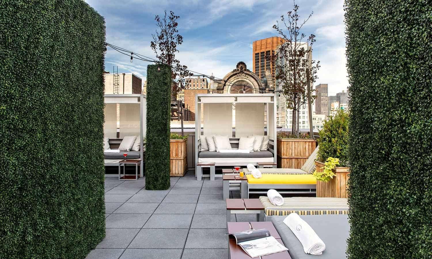 Hotel Royalton Park Avenue New York Exterior foto Rooftop pool at the Standard East Village
