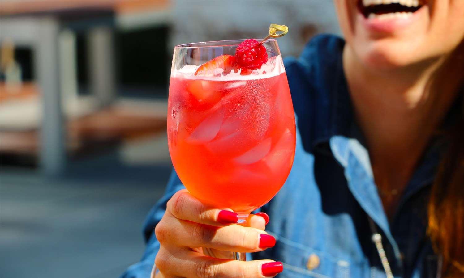 Hotel Royalton Park Avenue New York Exterior foto A strawberry bellini