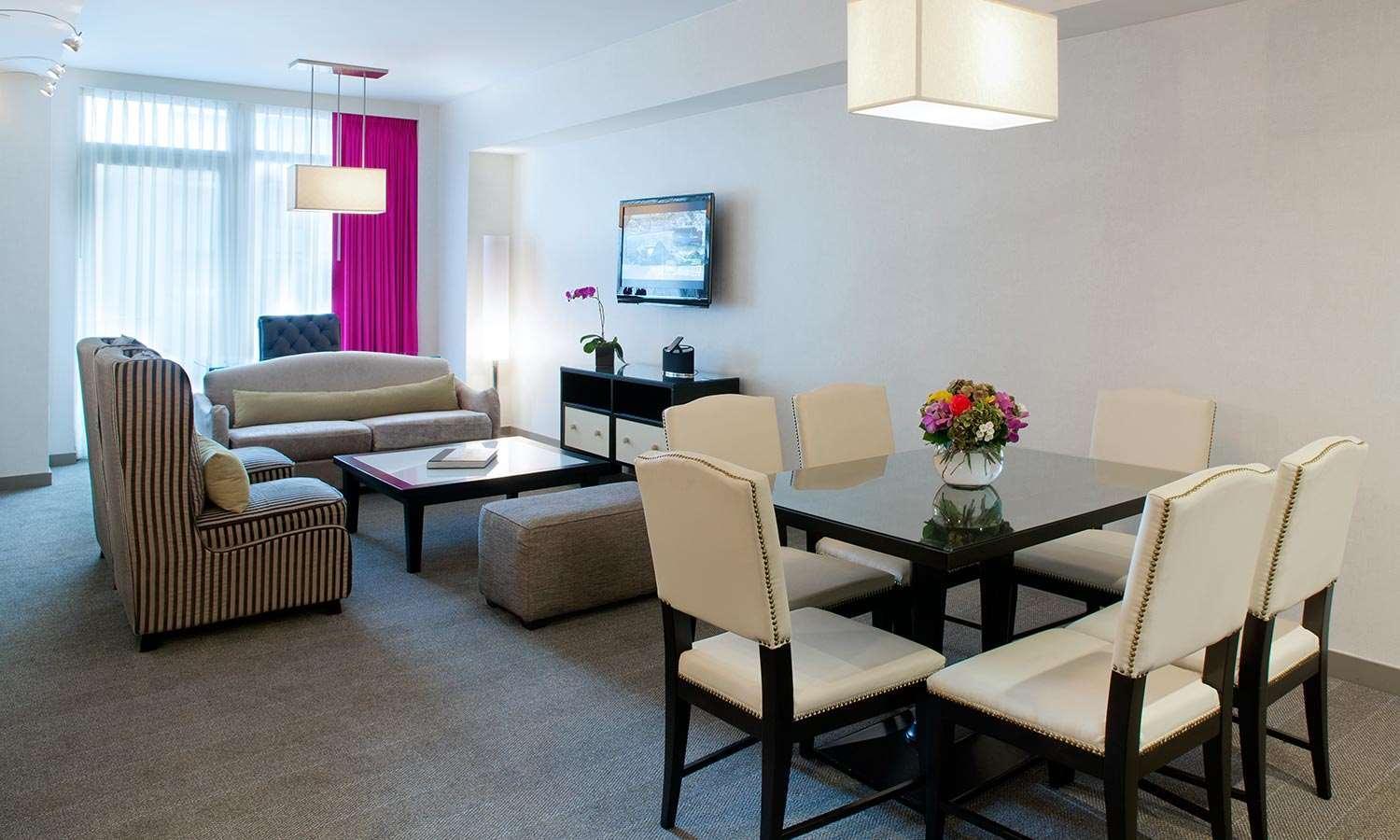 Hotel Royalton Park Avenue New York Exterior foto A living room in a typical apartment